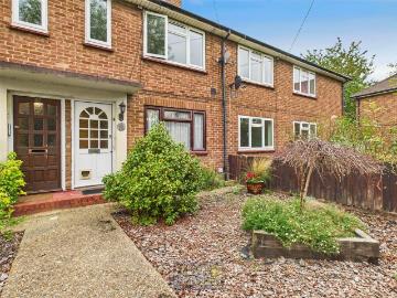 2 bedroom maisonette for sale