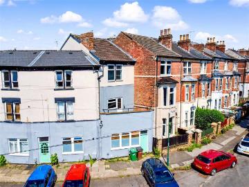 2 bedroom maisonette for sale