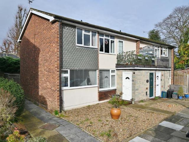 2 bedroom maisonette for sale
