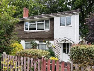 2 bedroom maisonette for sale