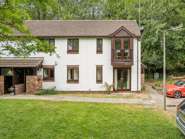 2 bedroom maisonette for sale
