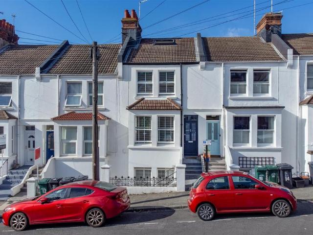 2 bedroom maisonette for sale