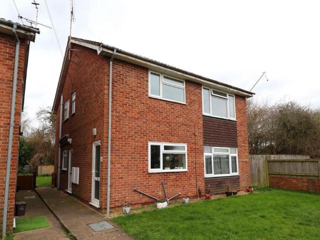 2 bedroom maisonette for sale