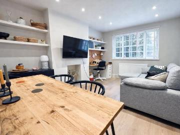 2 bedroom maisonette for sale