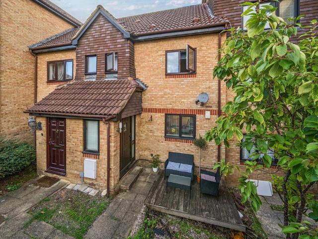 2 bedroom maisonette for sale