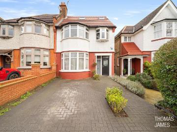 2 bedroom maisonette for sale