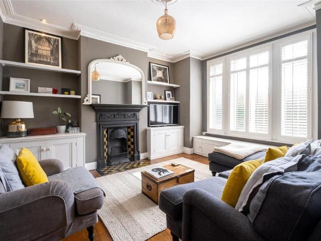 2 bedroom maisonette for sale