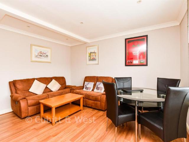 2 bedroom maisonette for sale