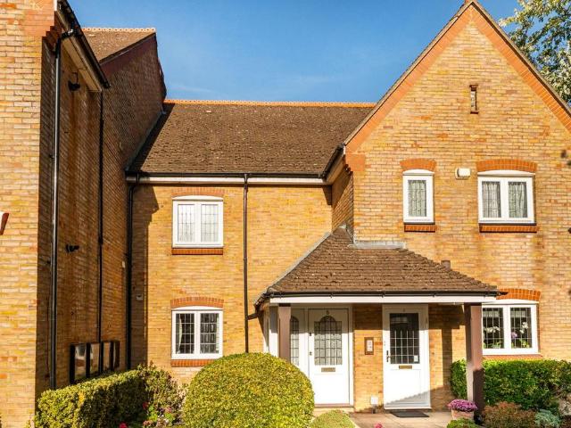 2 bedroom maisonette for sale