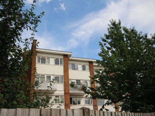 2 bedroom maisonette for sale
