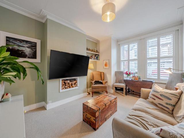 2 bedroom maisonette for sale