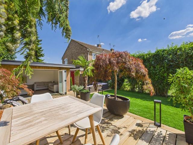 2 bedroom maisonette for sale