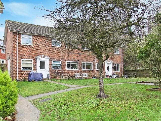 2 bedroom maisonette for sale