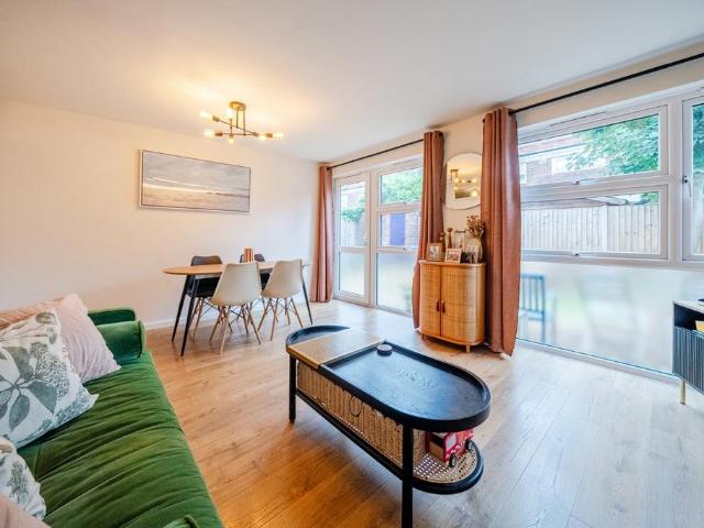 2 bedroom maisonette for sale