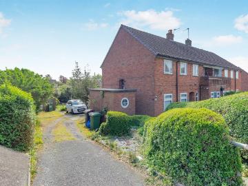2 bedroom maisonette for sale