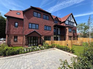 2 bedroom maisonette for sale