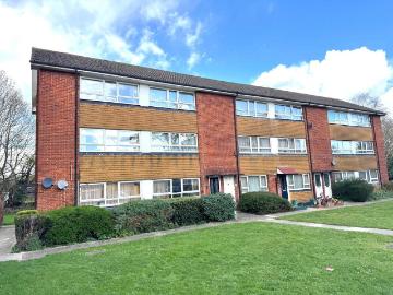 2 bedroom maisonette for sale