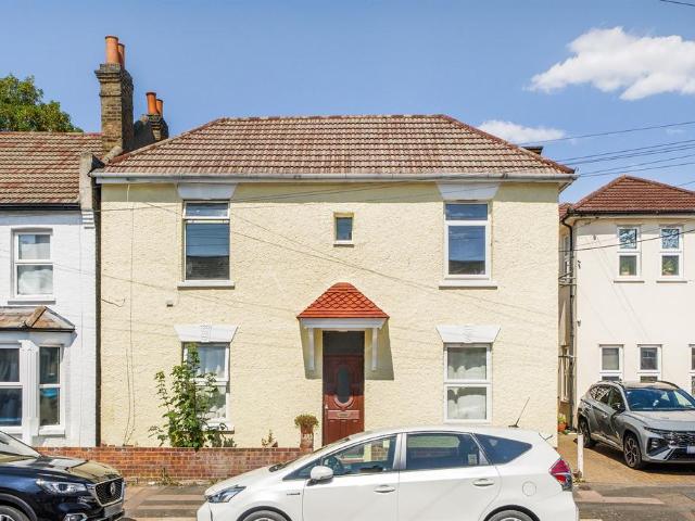 2 bedroom maisonette for sale