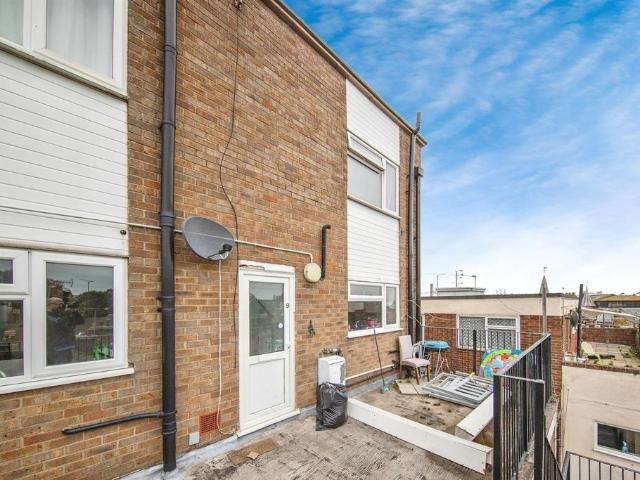 2 bedroom maisonette for sale
