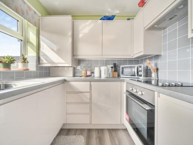 2 bedroom maisonette for sale