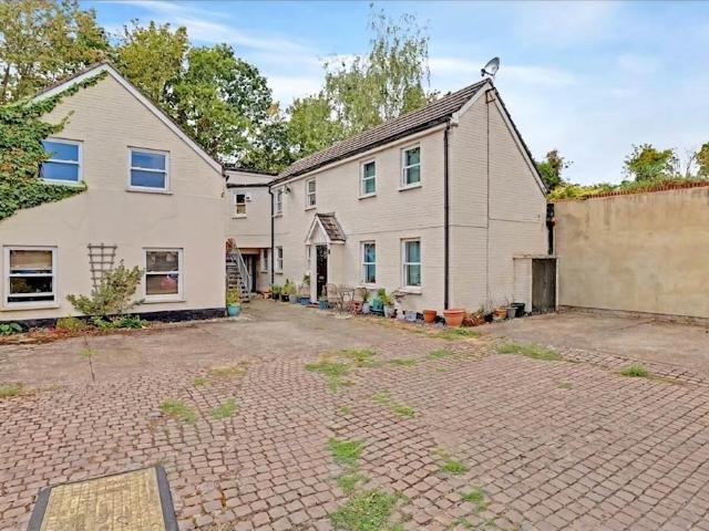 2 bedroom maisonette for sale
