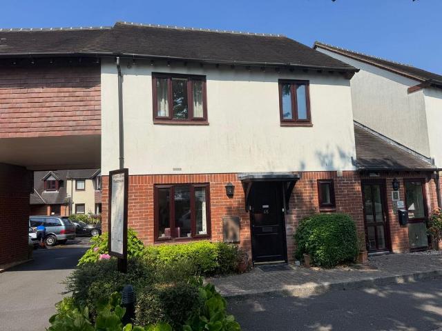 2 bedroom maisonette for sale