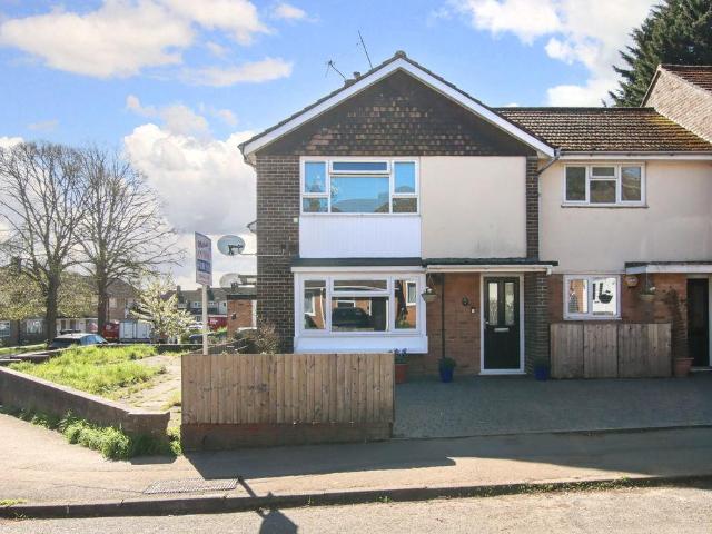 2 bedroom maisonette for sale