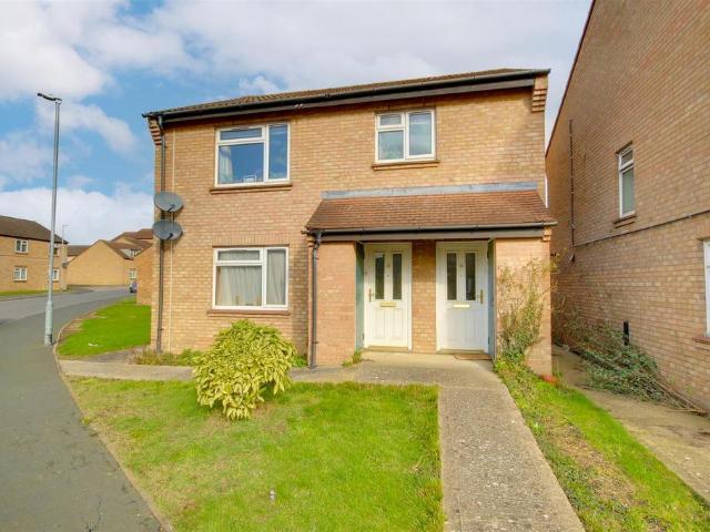 2 bedroom maisonette for sale