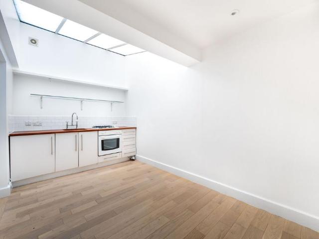 2 bedroom maisonette for sale