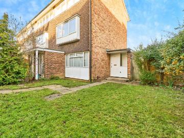 2 bedroom maisonette for sale
