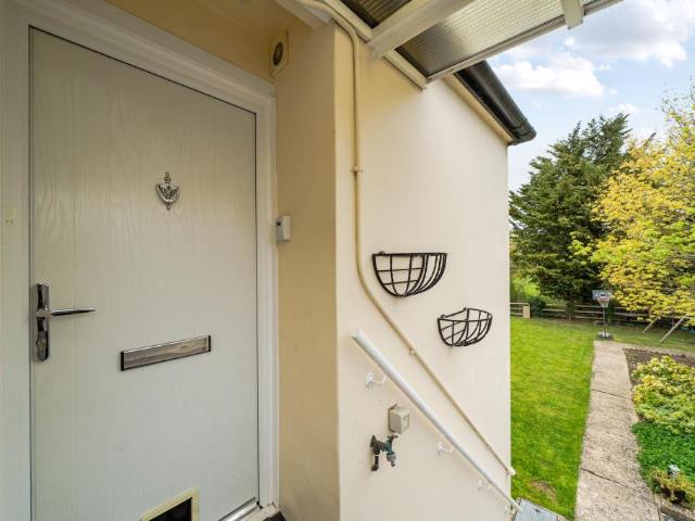 2 bedroom maisonette for sale