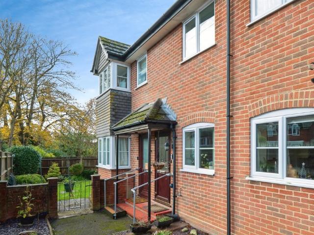 2 bedroom maisonette for sale