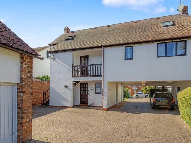 2 bedroom maisonette for sale