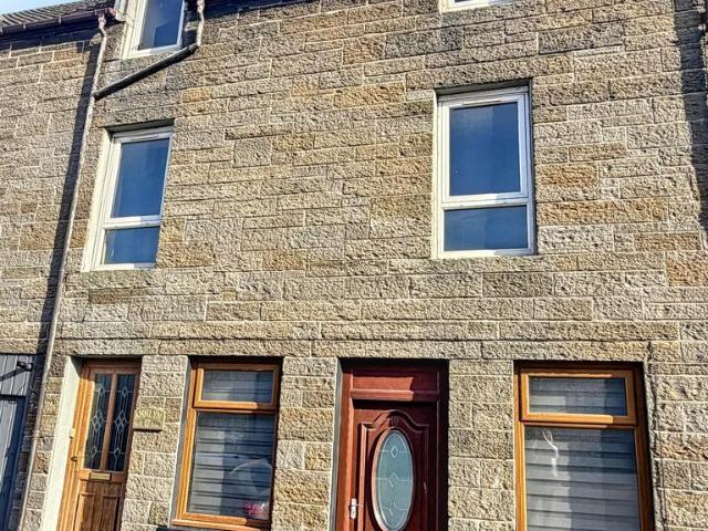 2 bedroom maisonette for sale