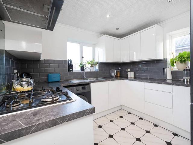 2 bedroom maisonette for sale