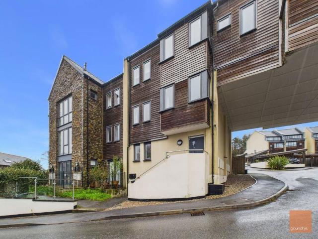 2 bedroom maisonette for sale