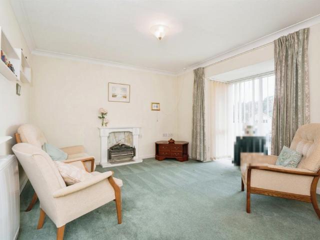 2 bedroom maisonette for sale