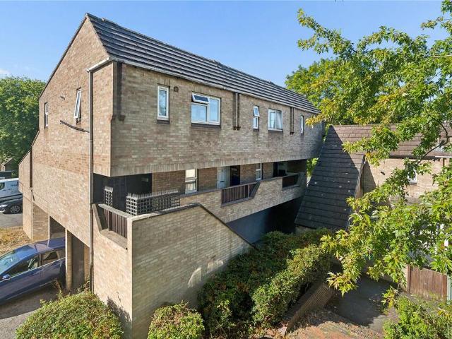 2 bedroom maisonette for sale