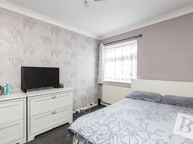 2 bedroom maisonette for sale