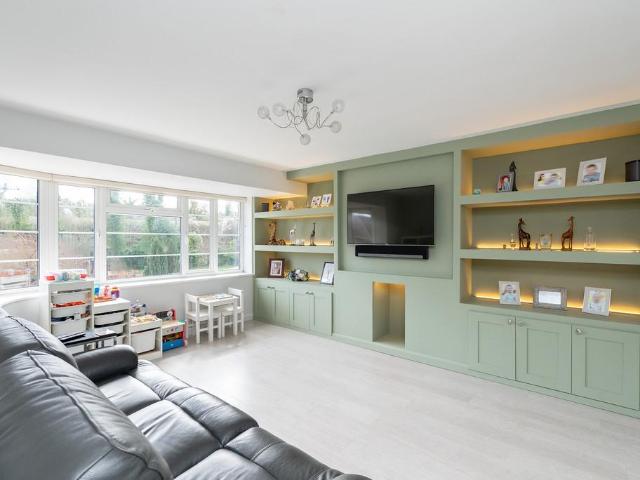 2 bedroom maisonette for sale