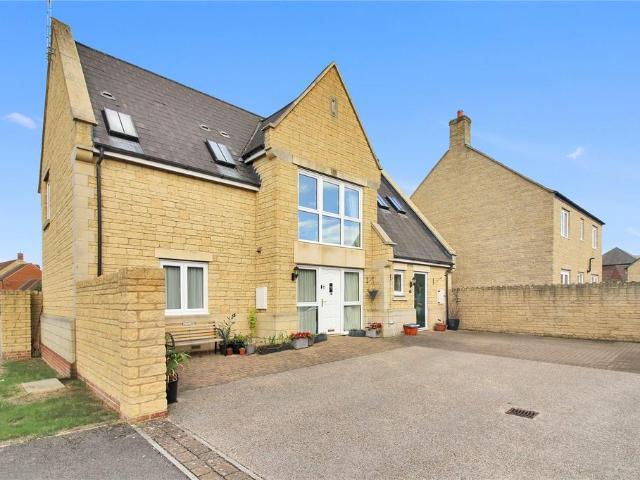 2 bedroom maisonette for sale