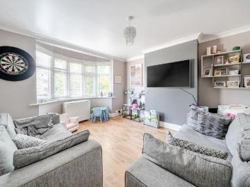 2 bedroom maisonette for sale