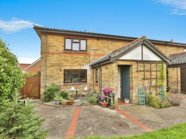 2 bedroom maisonette for sale
