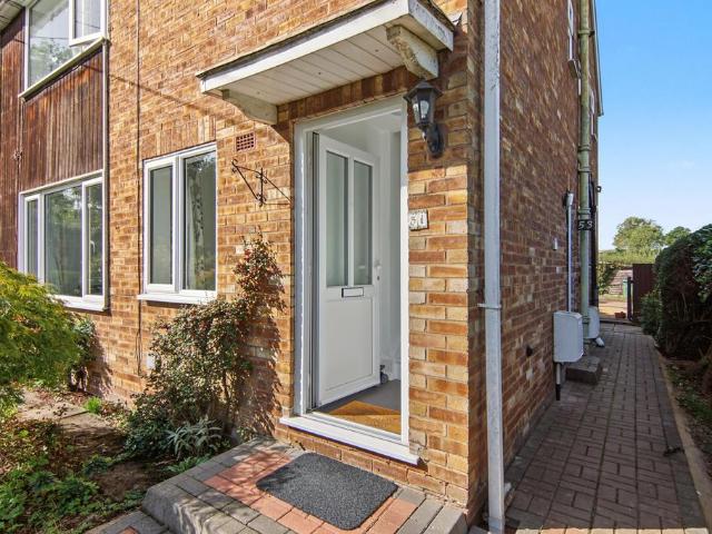 2 bedroom maisonette for sale