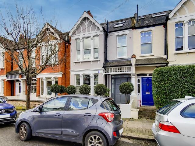 2 bedroom maisonette for sale