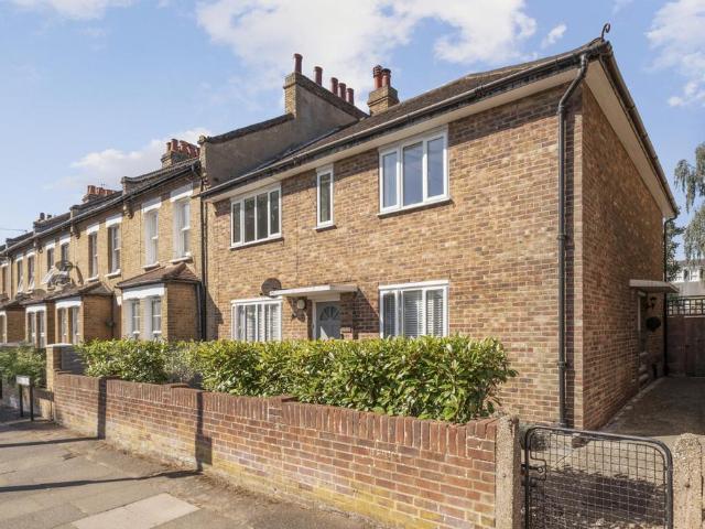 2 bedroom maisonette for sale