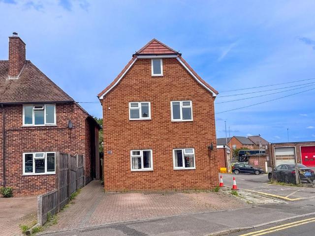 2 bedroom maisonette for sale