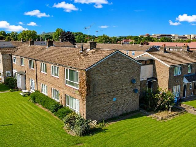 2 bedroom maisonette for sale