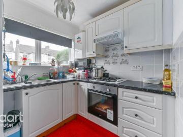 2 bedroom maisonette for sale