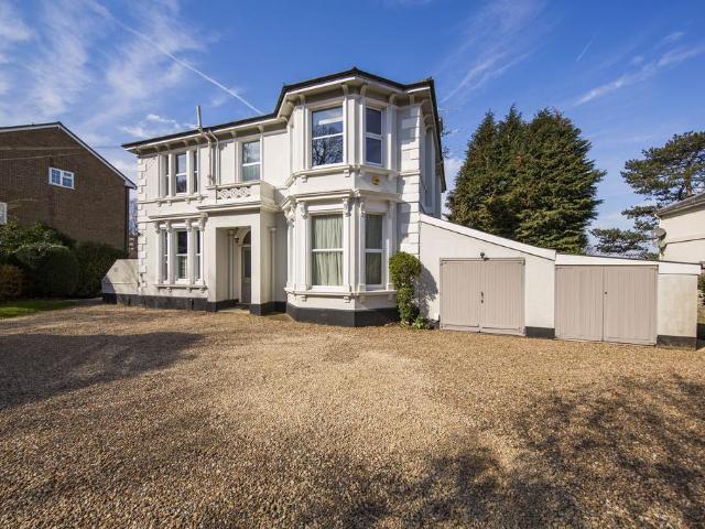 2 bedroom maisonette for sale